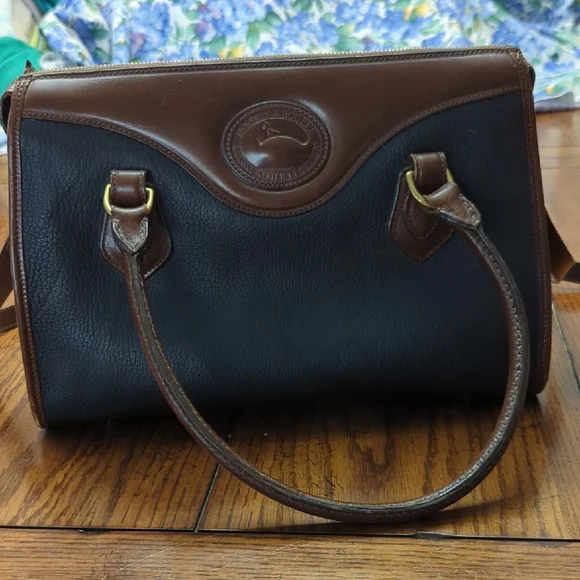 Dooney And Bourke Purse - Picture 1 of 16